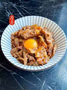 ​夏日快手家常美食丨自制温泉蛋牛丼饭