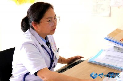 ​杨晓芳：献身妇幼书仁爱 赞誉声声盈病房