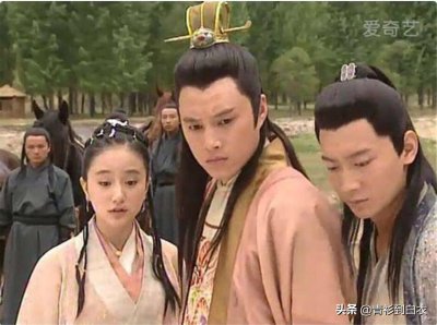 ​还记得那个凭穿越剧走红的万弘杰？如今他成了导演