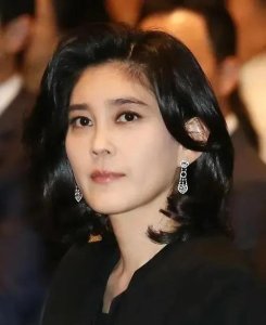 ​“三星长公主”李富真，遇渣男要赔70亿，却活成了南韩最贵的女人