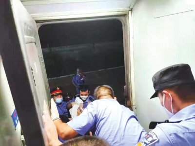 ​紧急停靠大营救！广州开往长春的T124次列车上高龄孕妇突然羊水破裂