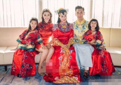 ​钟丽缇一家四口穿亲子装，拍写真照，高颜值的一家人画面很温馨