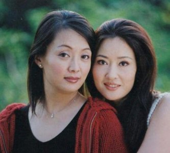 ​50岁盖丽丽近照曝光，传被富豪软禁两年 如今气质胜过许晴