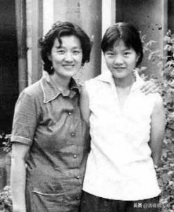 ​她嫁给了比她大22岁的外交部长，之后又为他守寡了二十多年