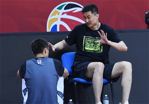 篮球——CBA联赛总决赛：广东东莞银行队备战