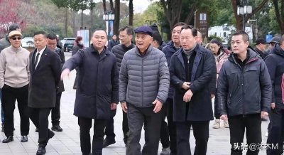 ​荣毅仁的儿子荣智健83岁回老家，专门去看无锡梅园，久久舍不得走