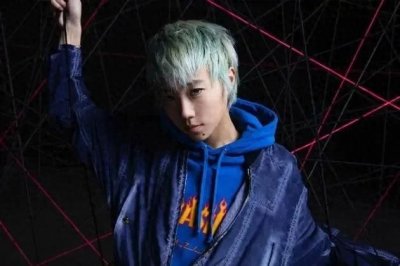 ​网传王菲女儿窦靖童和女友在国外结婚，另一半是知名导演