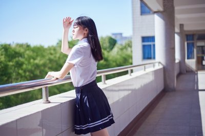 ​小说：她穿成了星际元帅的妻，喝酒喝到灵魂出窍，帝国颁布禁酒令