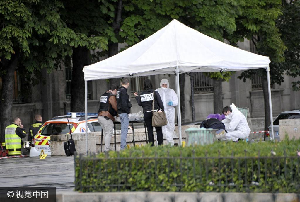 法国巴黎圣母院发生持锤袭警事件 法检方定性为恐袭