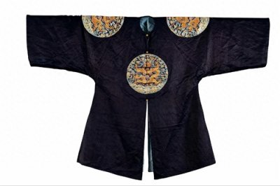 ​《红楼梦》中讲的甄家被庙里供品起火“祸”到，实指龙衣掉色事件
