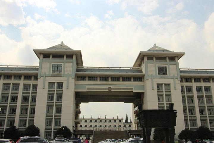 安徽农业大学是几本(安徽3所“臭名远扬”的大学)