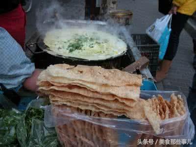 实拍:街上卖煎饼果子的一个月能赚多少钱?
