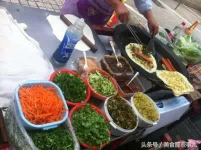 实拍:街上卖煎饼果子的一个月能赚多少钱?
