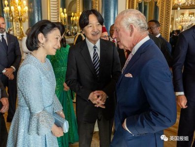 ​日本最霸气时尚王妃！丧夫后独掌大权，带3个女儿建超酷“母系家族”，王室也