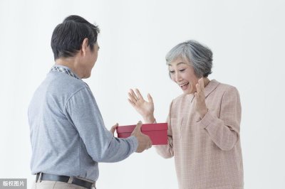 ​妈妈嫁给未来公公，婚后真会幸福吗？网友：肥水不流外人田