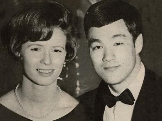 娶了外国媳妇6大明星,第一位恩爱如初,最后一位让众人羡慕不已