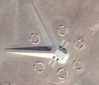 ​UFO猎人通过谷歌地球发现埃及沙漠存在奇特“外星人基地”建筑结构
