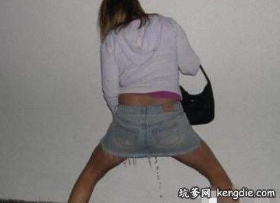 女尿急尿裤子曝光图片 经历过这种尴尬