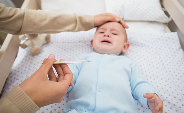 小孩半夜发烧怎么办 小孩突然发烧的应对措施