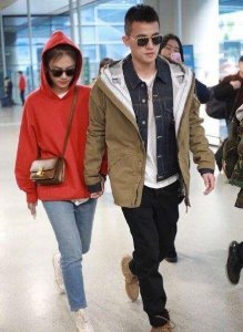 马思纯欧豪庆生后在机场高调秀恩爱, 一路牵手甜蜜爆棚