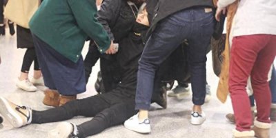 黄子韬累到极限 以致在机场突然晕倒