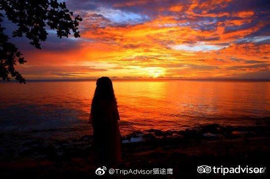 仙本那大小马达京岛由一条沙滩连在一起