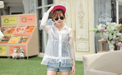 街拍:穿紧身衣的图8美女,有气质、身材好,是我的最爱