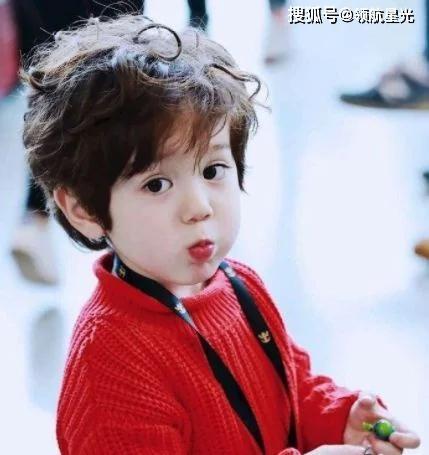 5岁童星周嘉诚，酷似女孩形象，如何吸粉525万
