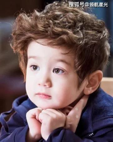 5岁童星周嘉诚，酷似女孩形象，如何吸粉525万