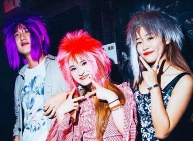 还记得“葬爱家族创始人”吗?因“太帅”被富婆狂追,如今成这般