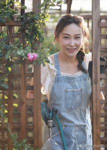 ​原来杨怡亲姐这么美的？她比杨怡漂亮很多，但是事业却远不如妹妹