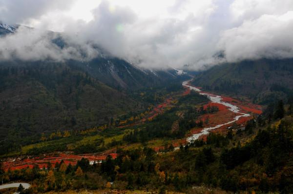 第三天:新都桥——马尔康(红石公园、甲居藏寨);