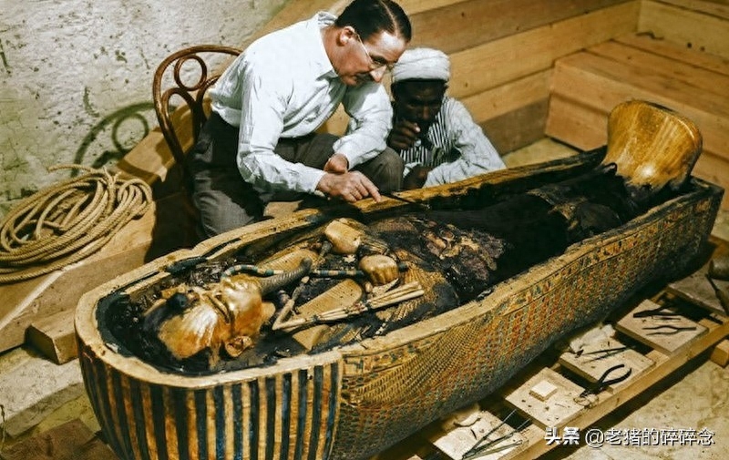 埃及金字塔内部的彩色老照片曝光，法老的宝贝遍地，图5是木乃伊