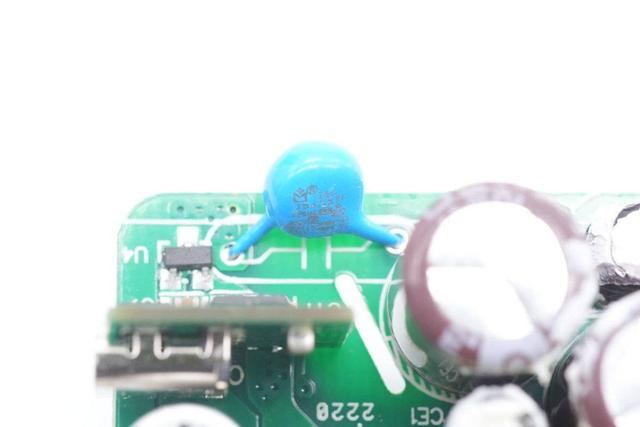 氮化镓30W充电器拆解（拆一款知名品牌30W双口充电器）(39)