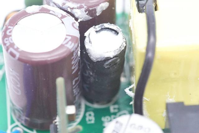 氮化镓30W充电器拆解（拆一款知名品牌30W双口充电器）(32)