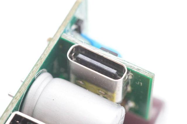 氮化镓30W充电器拆解（拆一款知名品牌30W双口充电器）(48)