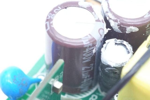 氮化镓30W充电器拆解（拆一款知名品牌30W双口充电器）(31)