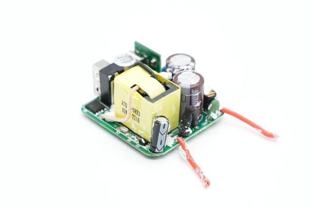 氮化镓30W充电器拆解（拆一款知名品牌30W双口充电器）(19)