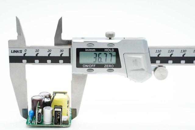 氮化镓30W充电器拆解（拆一款知名品牌30W双口充电器）(22)