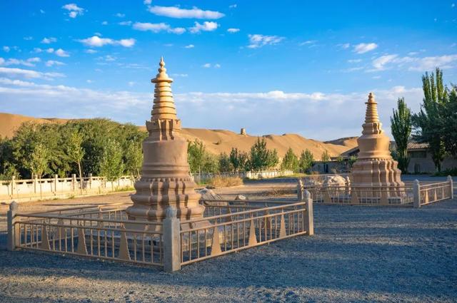 甘肃敦煌是在哪里（甘肃敦煌是一个什么样的地方）(10)