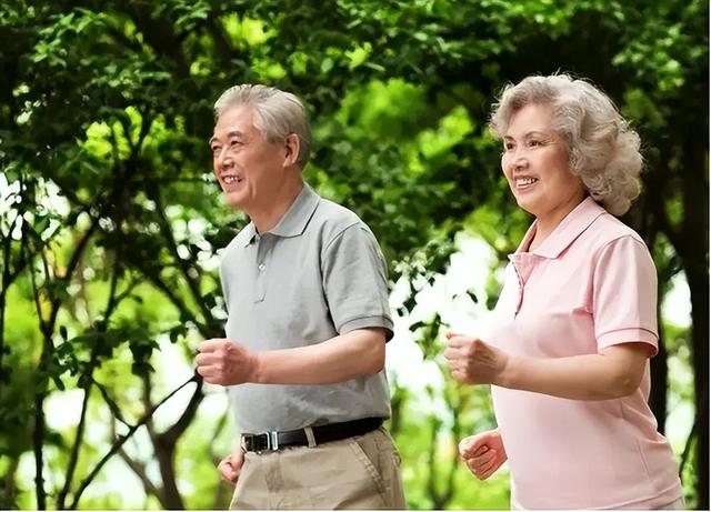 每到换季手脱皮是什么原因（一到换季手就脱皮）(14)