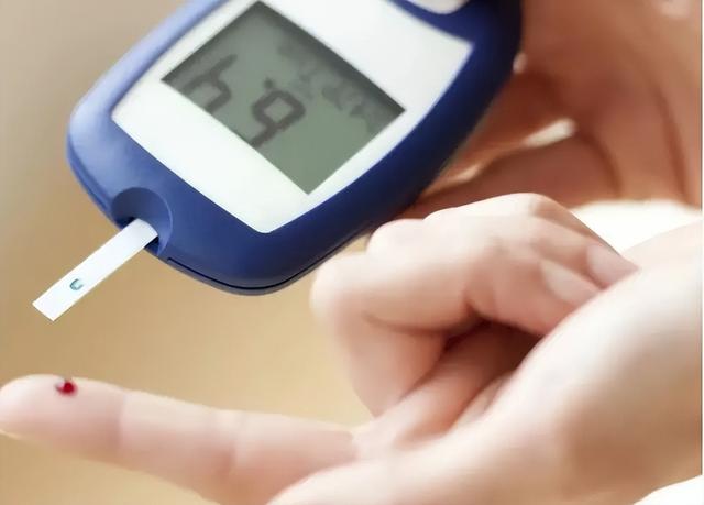 每到换季手脱皮是什么原因（一到换季手就脱皮）(15)