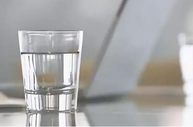 每到换季手脱皮是什么原因（一到换季手就脱皮）(6)