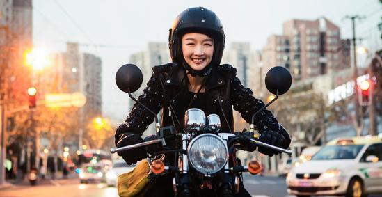 年纪轻轻的周冬雨为什么能火？可以成为一线大咖？