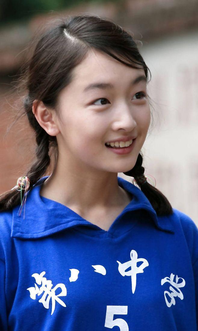 年纪轻轻的周冬雨为什么能火？可以成为一线大咖？