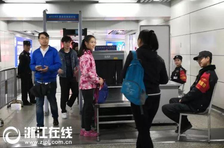 待遇差工作累假期少杭州地铁安检员每天固定8小时还会选择其他的兼职