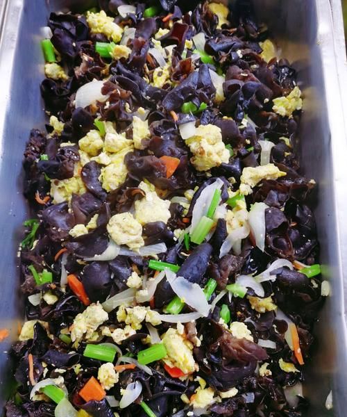 木耳炒鸡蛋有毒吗