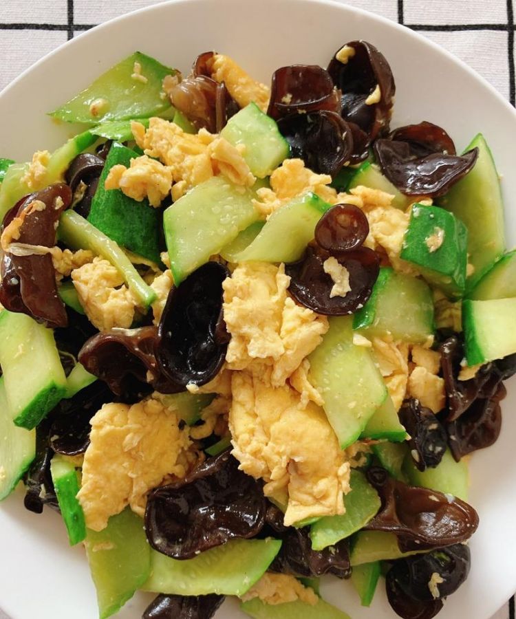 木耳黄瓜炒鸡蛋有毒吗