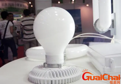 ​灯关了还有微亮是怎么回事？灯关了还有微亮耗电吗？