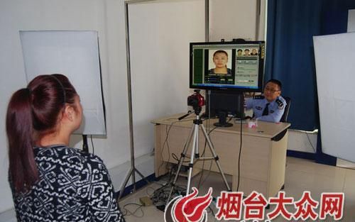 拍身份证头发必须是黑色吗?